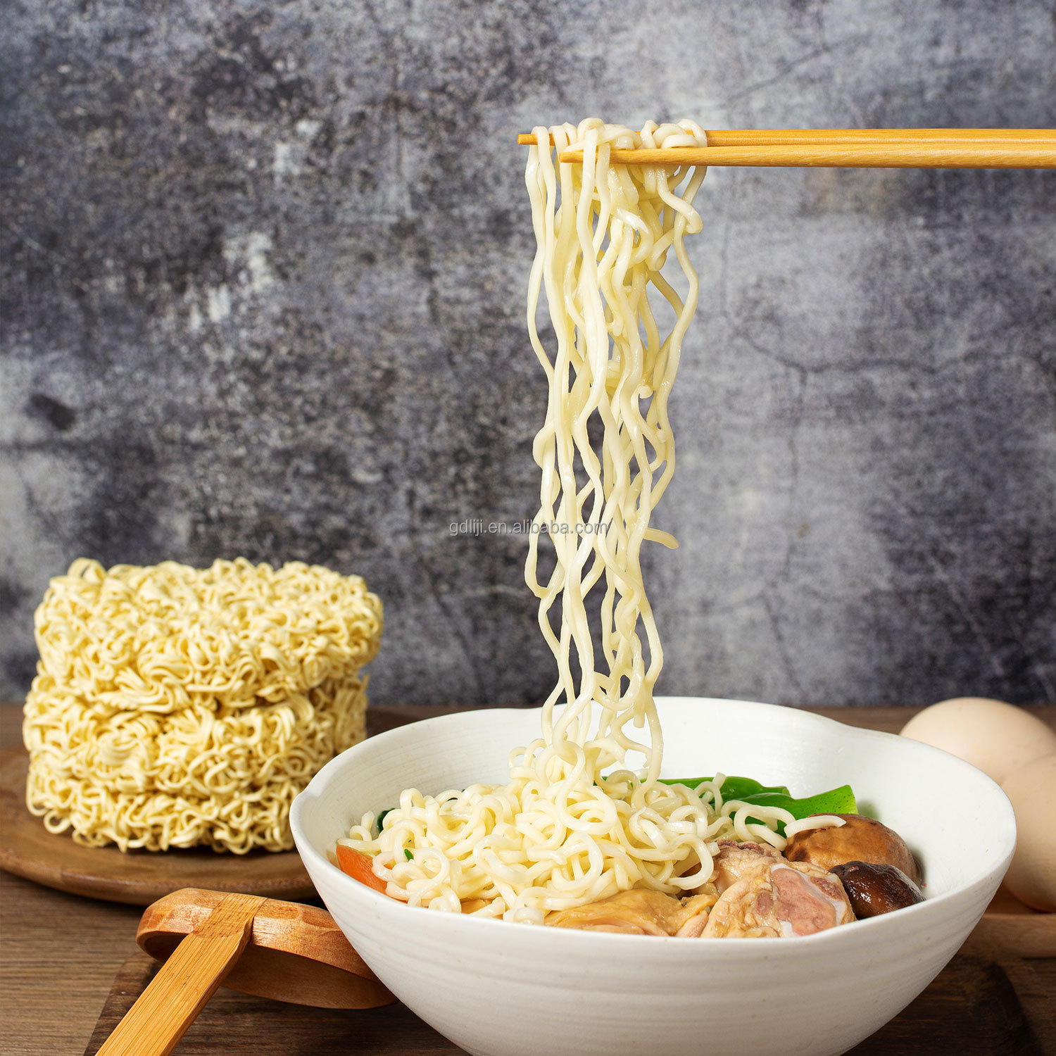 Sopa de macarrão de ovo