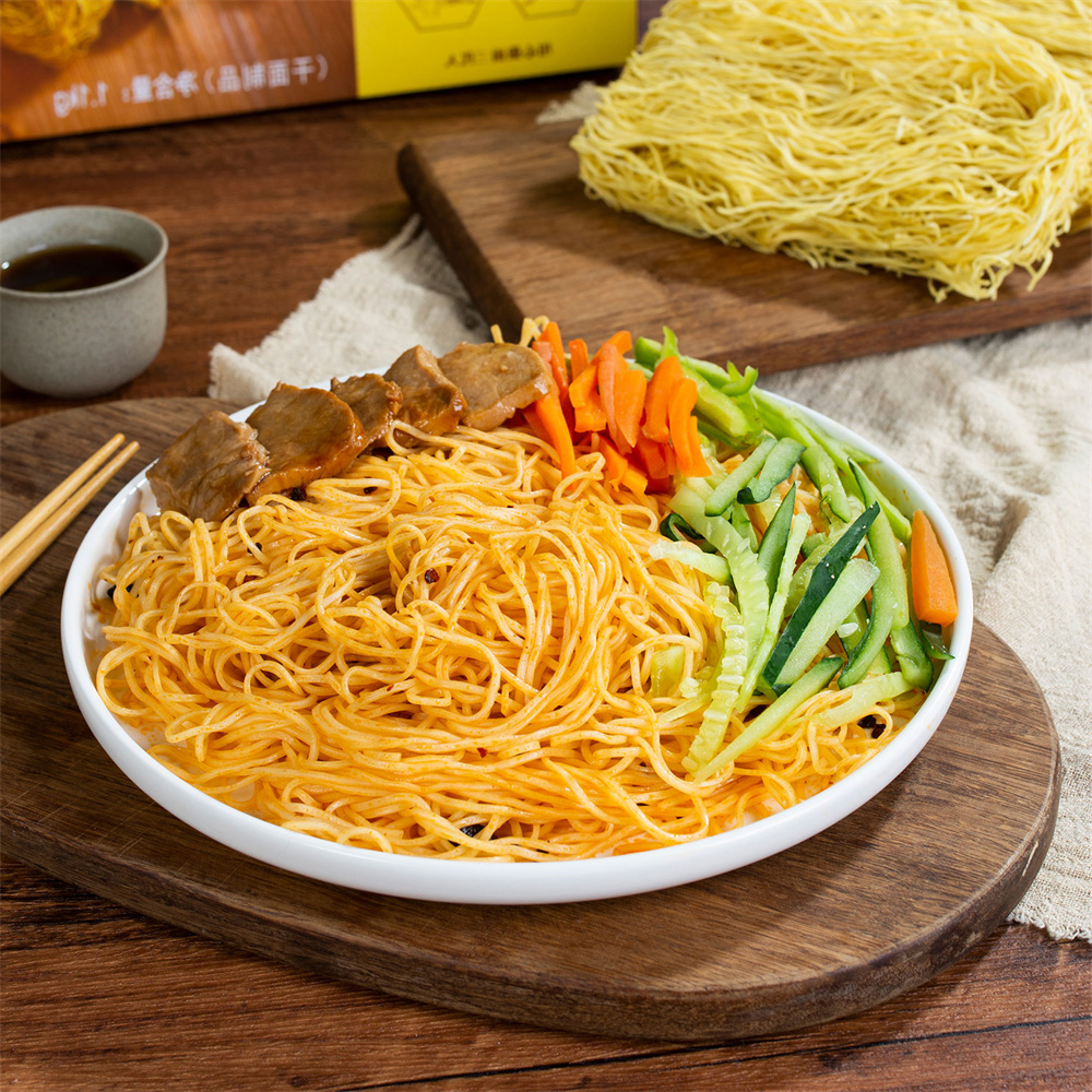cacerola de fideos de pollo y huevo