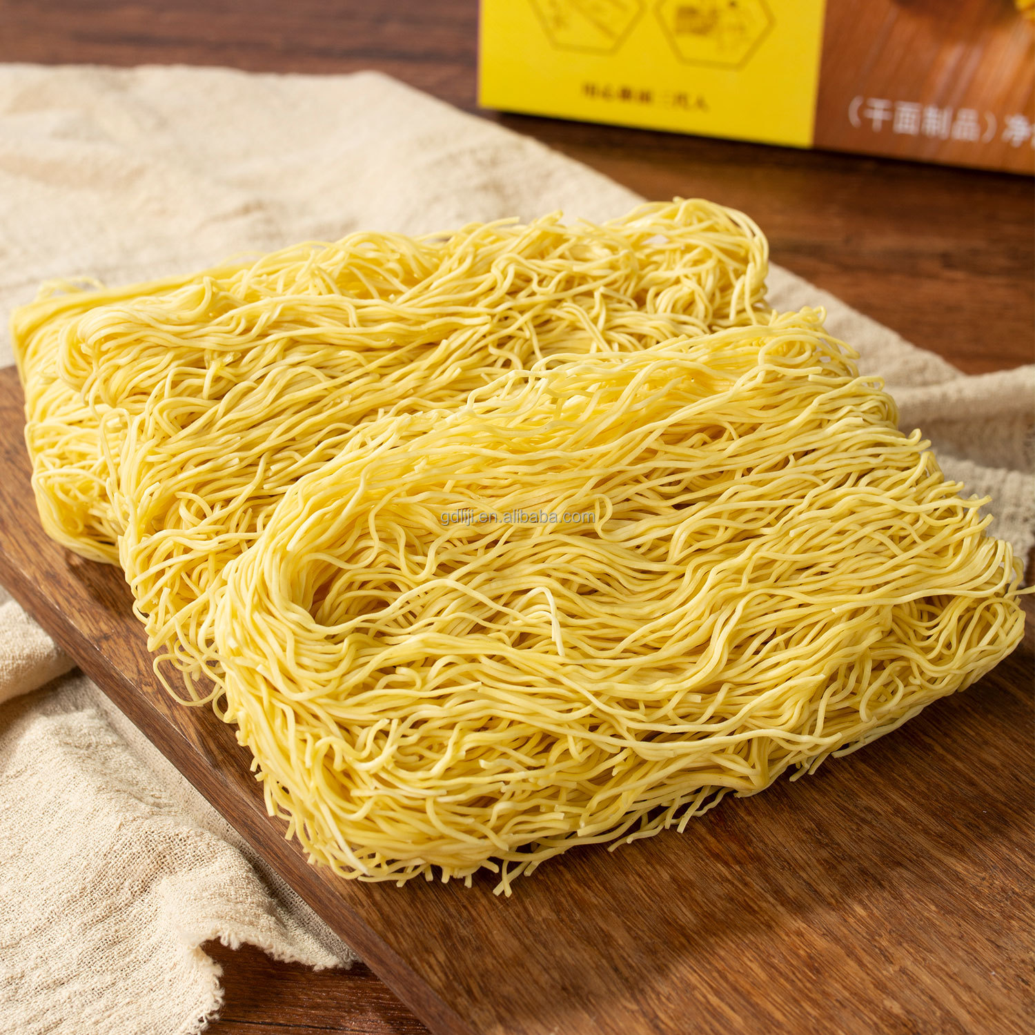 Fideos de huevo con mantequilla