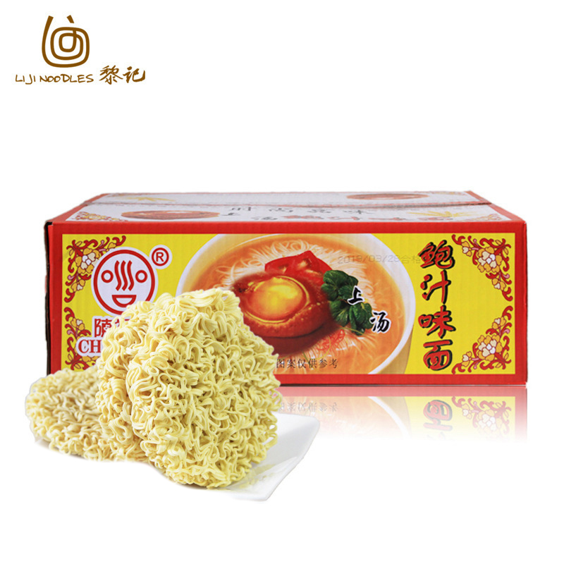 ensalada de ensalada oriental con fideos ramen